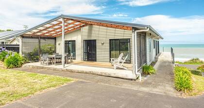 Sunset Escape - Stunning Beachfront Views