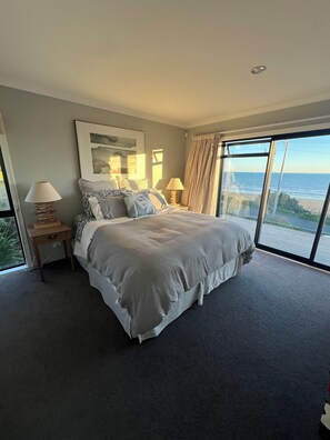 5 bedrooms, travel cot, WiFi, bed sheets