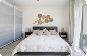 3 slaapkamers, een strijkplank/strijkijzer, wifi, beddengoed