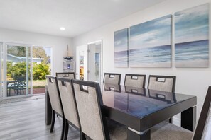 Dining - Pool Spa Eden • 12 Min to Beach • Private Fenced Yard • Relaxing Getaway (Clearwater)