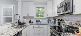 2694- Single Level Riverside Home, Sleeps 10, Fenced Yard, Pet & Family Friendly