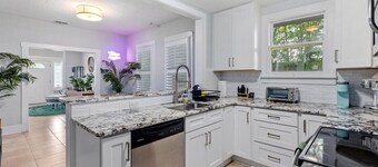 2694- Charm Your Pants Off, Single Level, Sleeps 10, Pet & Family Friendly