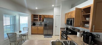 Charming 3-bedroom house in enchanting Ocala with WiFi, AC