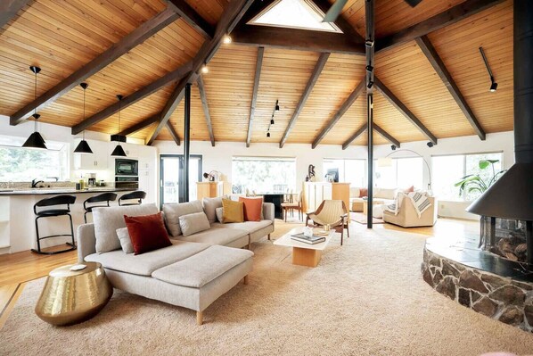 TV, fireplace, stereo