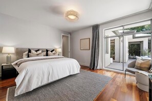 4 bedrooms, WiFi, bed sheets