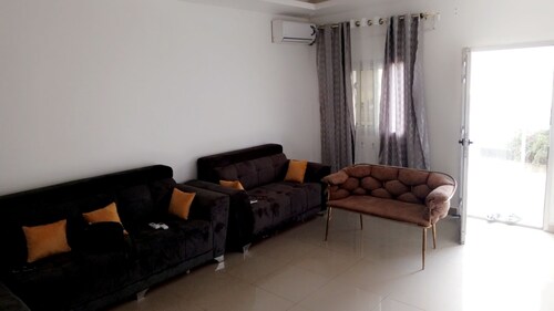 Charming bed & breakfast in fabulous Dakar with WiFi, AC