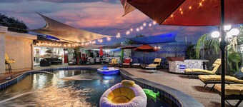 Luxury 7BR Pool & Spa Retreat in Tempe – 7 Kings or 14 Total Beds.
