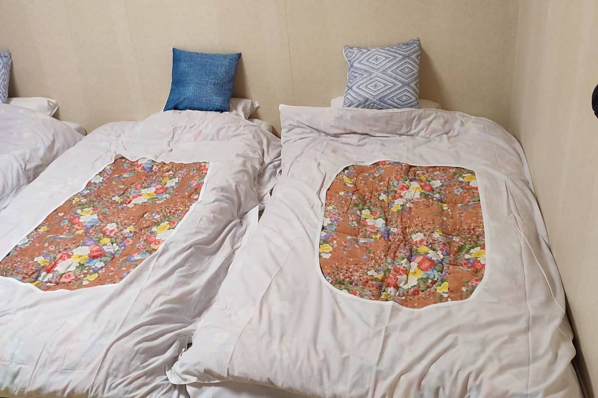 Desk, laptop workspace, soundproofing, free WiFi