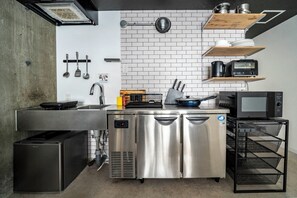 Fridge, microwave, stovetop, toaster - TAKETO STAY KOTONI 101 (Sapporo)