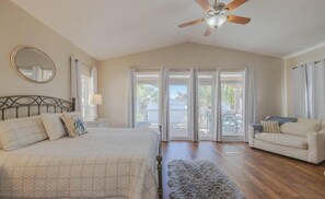 3 bedrooms, iron/ironing board, free WiFi, bed sheets - Charming 3-bedroom/3 bath house only 40 yards to the sand. (Panama City Beach)