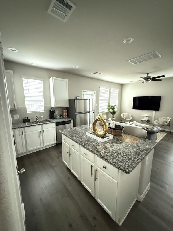 Interior - Charming 3-bedroom house pet and family-friendly, close to IAH in Houston (Houston)