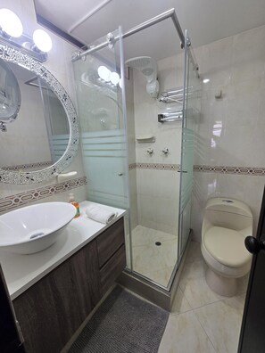 Jetted tub, hair dryer, towels, soap