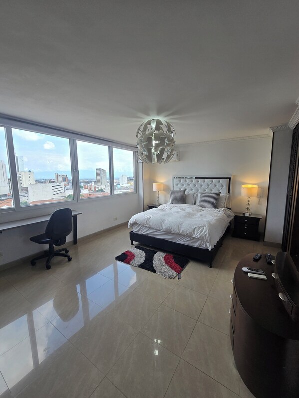 5 bedrooms, in-room safe, desk, iron/ironing board