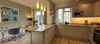 Stylish Home - Sleeps 4 & Free Parking