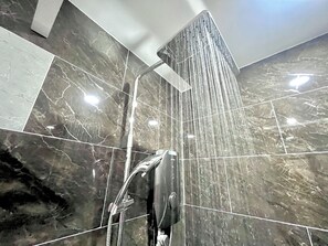 Bathroom shower - Kep Sea View Hotel (Kep)