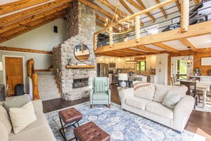 Smart TV, fireplace, ping pong, books