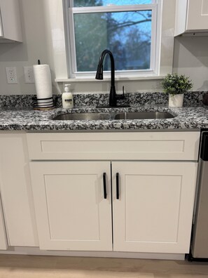 Interior - MTSU football and Downtown Murfreesboro! Near Siegel soccer, Nashville! New 2BR (Murfreesboro)