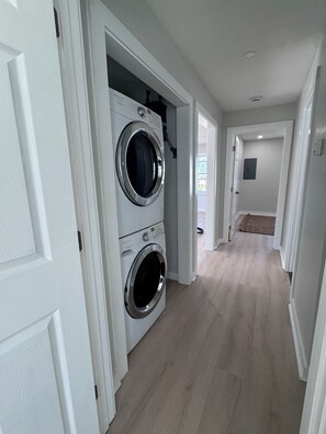 Interior - MTSU football and Downtown Murfreesboro! Near Siegel soccer, Nashville! New 2BR (Murfreesboro)