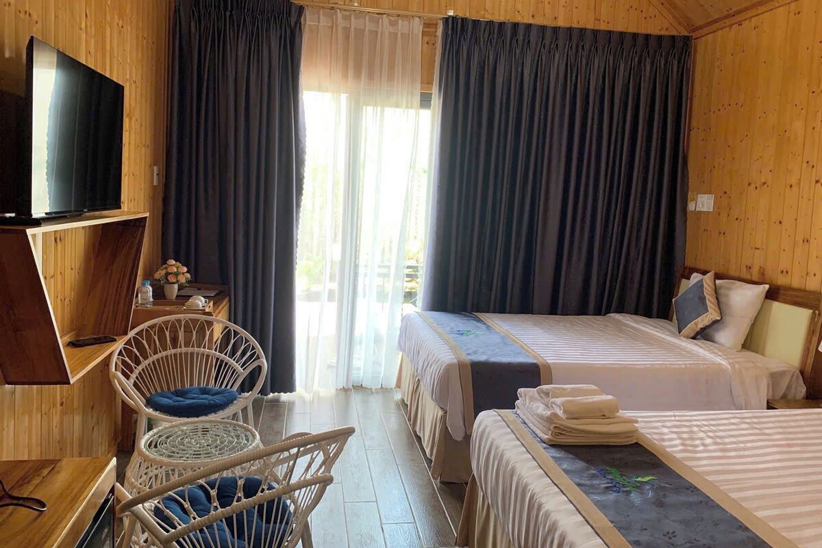 Basic Double or Twin Room | Hypo-allergenic bedding available, minibar, desk, laptop workspace