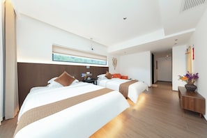 Superior trippelrum | Mörkläggningsgardiner, ljudisolering och strykjärn/strykbräda