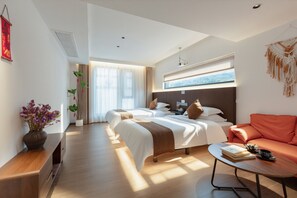 Superior Triple Room | Blackout drapes, soundproofing, iron/ironing board, free WiFi - Everchanging Seasons Homestay (Zhangjiajie)