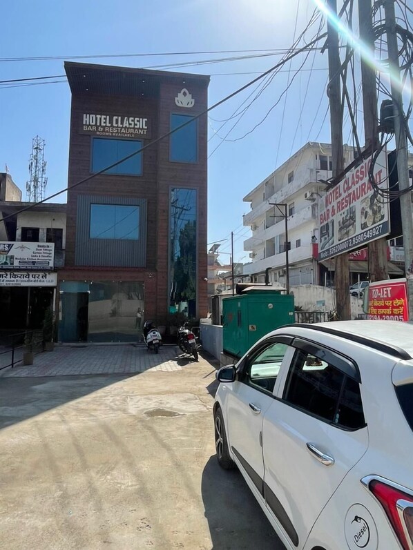 Exterior - Hotel Classic Bar & Restaurant (Baddi)