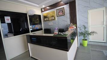 ฝ่ายต้อนรับ