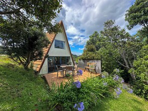 Outdoor dining - A-Frame 1 (Amodeo Bay)