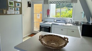 Private kitchen - A-Frame 1 (Amodeo Bay)
