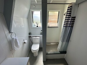 Bathroom - A-Frame 1 (Amodeo Bay)