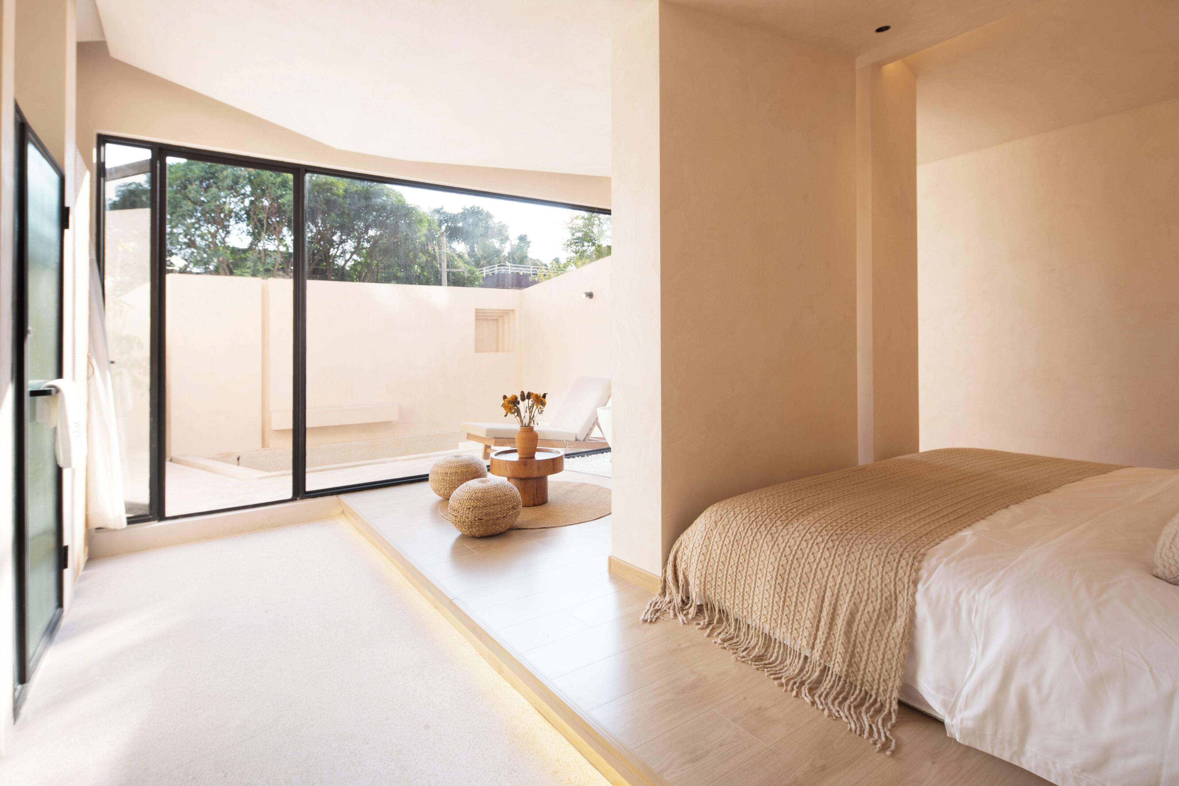 Romantic Studio Suite, 1 King Bed, Non Smoking, Courtyard Area | Pillowtop beds, blackout drapes, soundproofing, iron/ironing board