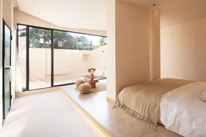 Suite monolocale Romantica, 1 letto king, non fumatori, sul cortile | Materassi a doppio strato, tende oscuranti, insonorizzazione