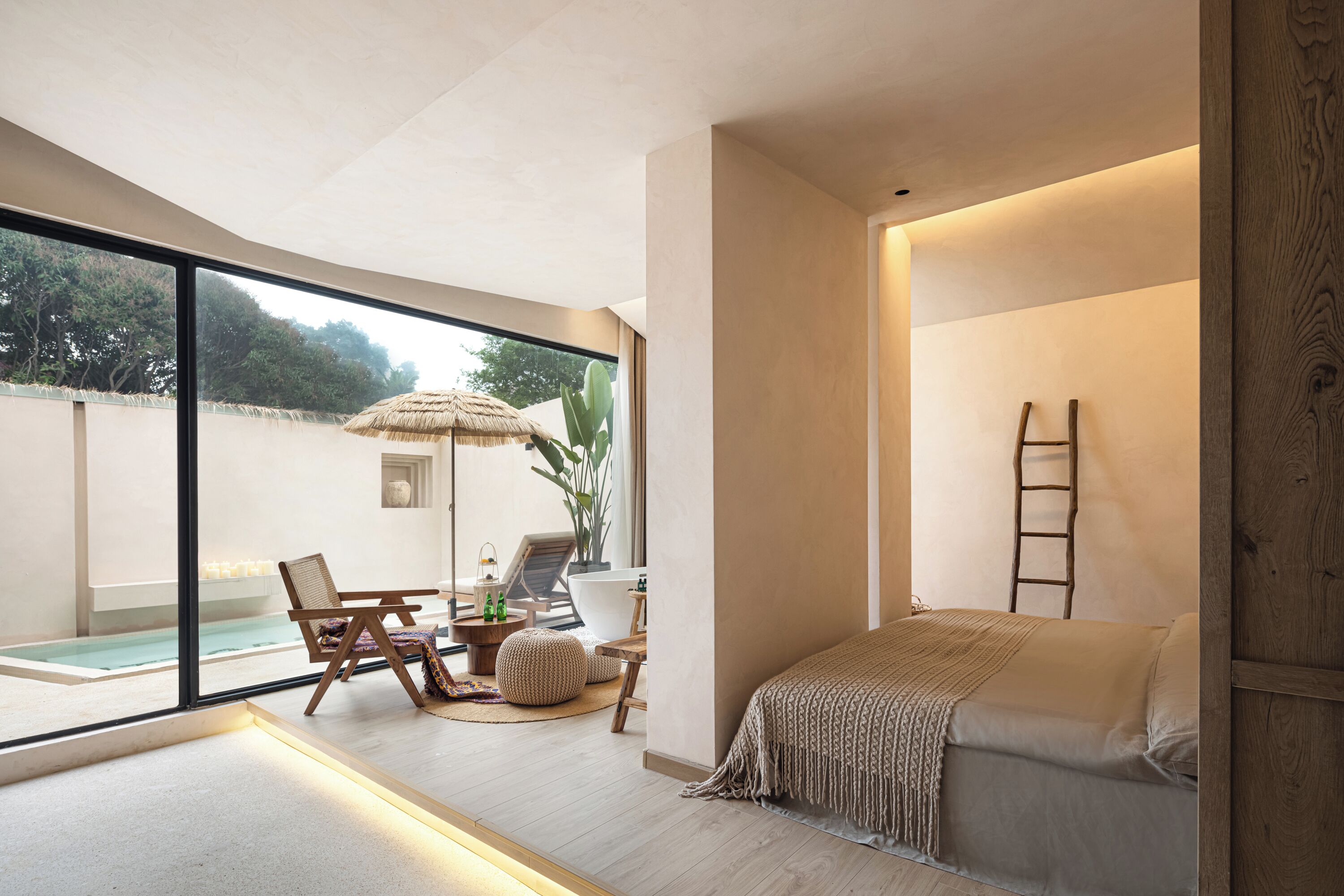 Romantic Studio Suite, 1 King Bed, Non Smoking, Courtyard Area | Pillowtop beds, blackout drapes, soundproofing, iron/ironing board