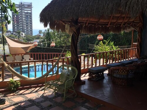 Casa totalmente equipada,with ocean view, beach 5 minutes away! Wifi, 