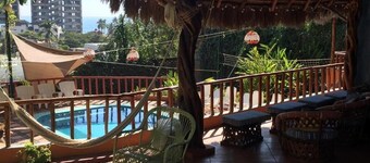 Casa totalmente equipada,with ocean view, beach 5 minutes away! Wifi, 