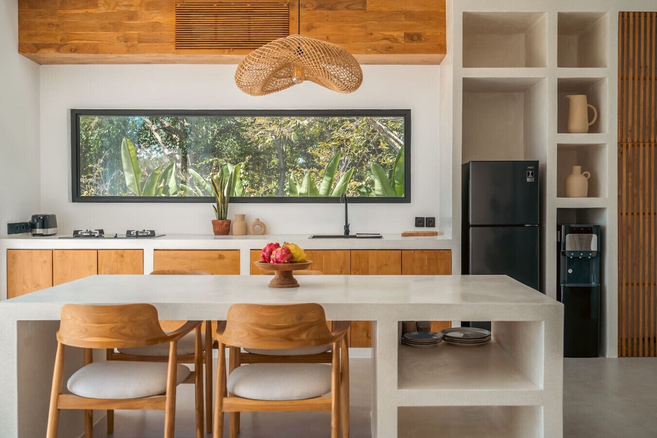 Refrigerador, placa de cocina, cafetera/tetera, utensilios de cocina