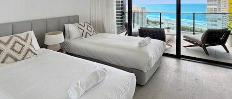 2 chambres, bureau, fer et planche à repasser, lit parapluie