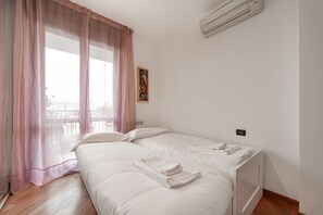 2 chambres, fer et planche à repasser, lit de bébé portatif, Wi-Fi