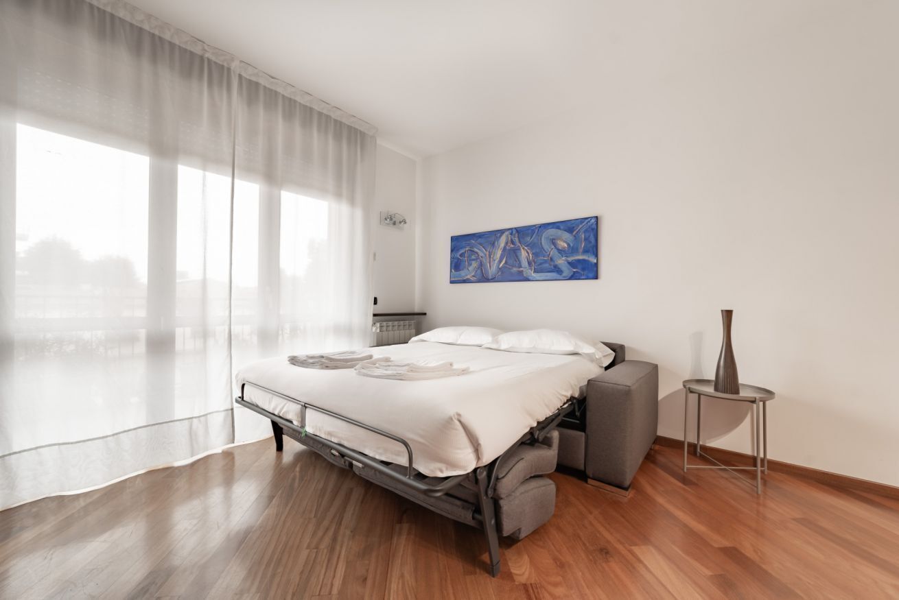 2 bedrooms, iron/ironing board, travel cot, WiFi
