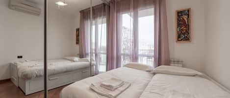 2 bedrooms, iron/ironing board, travel cot, WiFi