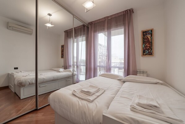 2 bedrooms, iron/ironing board, travel cot, WiFi