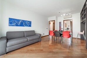 TV - 10 minutes from Bocconi, Elegance and Comfort (Milano)