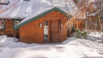 Kabin, Beberapa Tempat Tidur (JJs Lakeview Chalet) | Eksterior