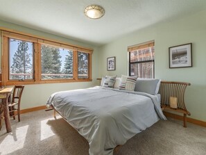 小屋, 多張床 (JJs Lakeview Chalet) | 4 間臥室、無線上網