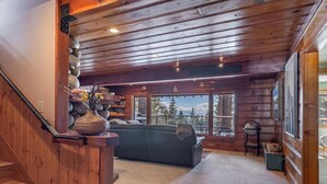 Cabane, plusieurs lits (JJs Lakeview Chalet) | Intérieur