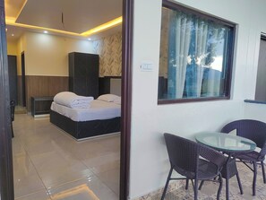 Habitación doble ejecutiva | Decoración personalizada, muebles diferentes y escritorio 