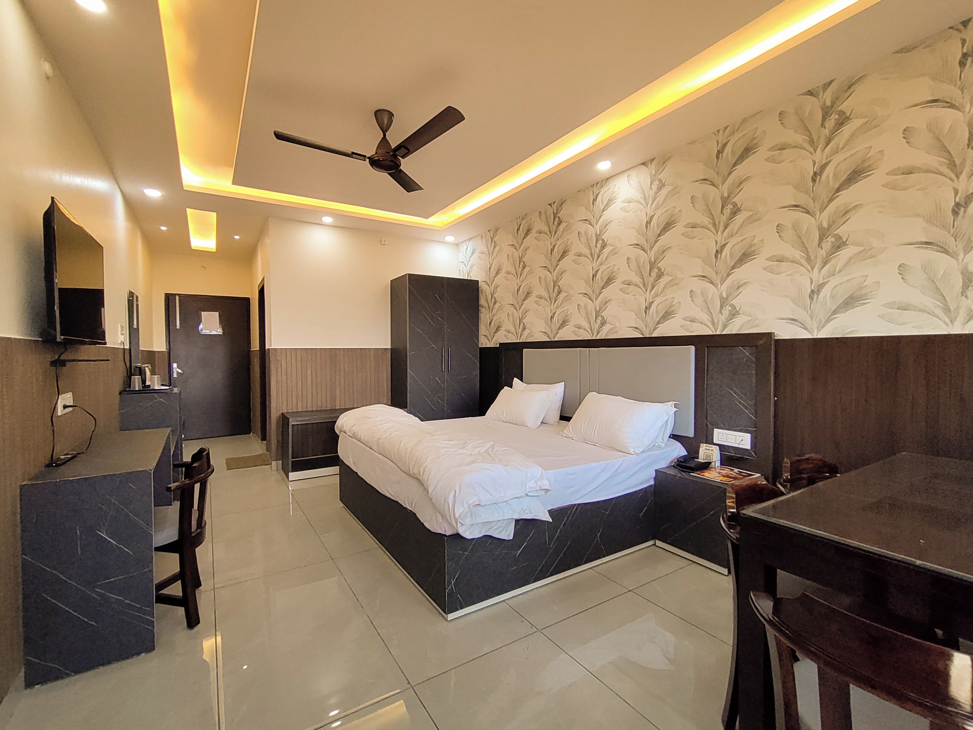 Executive Double Room | Individually decorated, individually furnished, desk, laptop workspace