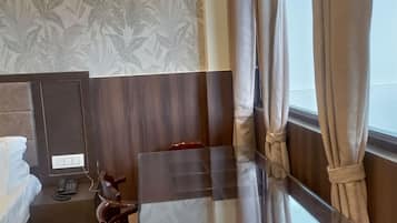 Executive Quadruple Room | Individually decorated, individually furnished, desk, laptop workspace