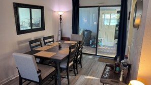 Dining - White Mangrove Haven-Beautiful Coastal Home near beautiful Tampa Bay! (Palmetto)