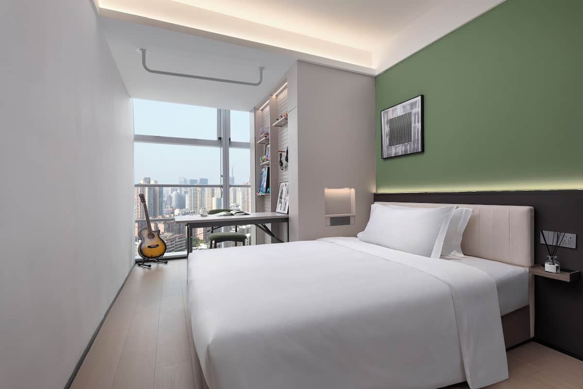 Double Room, 1 Queen Bed, Non Smoking, City View | In-room safe, desk, laptop workspace, blackout drapes